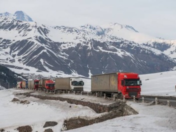 Ռուսաստանի և Վրաստանի սահմանին անբարենպաստ եղանակի պատճառով 600 բեռնատարներից բաղկացած հերթ է գոյացել