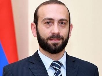 Президент Армении в День независимости призва...
