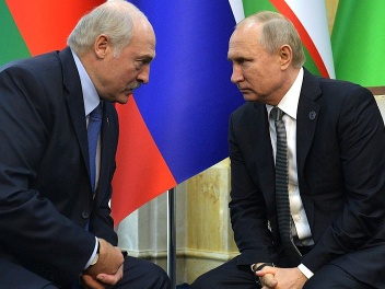 Лукашенко вылетел в Россию для переговоров с...