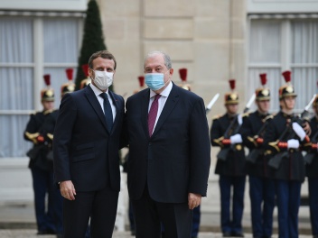 Президенты Армении и Франции встретились в Ел...