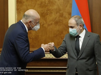 Премьер-министр Пашинян принял министра иност...