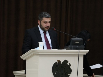Министр по ЧС Армении вручил офицерские звани...