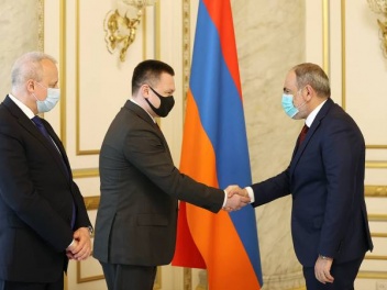 Генпрокурор России в Ереване встретился с Паш...