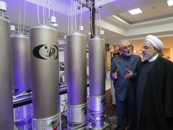 Иран проводит механические испытания своих це...