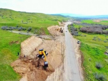 Азербайджан строит дорогу в Лачин