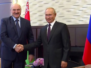 Путин и Лукашенко обсудили размещение войск Н...
