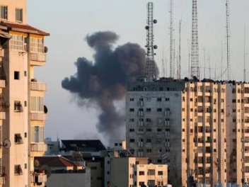 Израиль ударил по объектам ХАМАС в секторе Га...