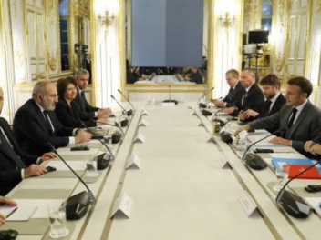 В Париже состоялась встреча премьер-министра...