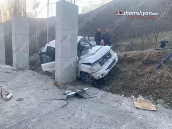 15-ամյա վարորդը Վայոց ձորի մարզում «Mitsubishi»-ով բախվել է բետոնե սյանը․ վարորդը և նրա հասակակից ընկերը տեղափոխվել են հիվանդանոց