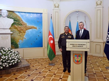 Столтенберг обсудил вопросы региональной безопасности с главой Минобороны Азербайджана