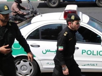 СМИ: в Иране полицейский и ребенок погибли пр...