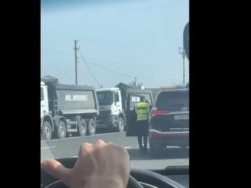 Երևան-Սևան ավտոմայրուղու վրա պարեկները կանգնեցնում են բոլոր բեռնատարները` արգելելով մուտք գործել Երևան