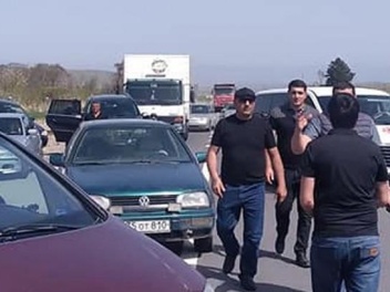 Քաղաքացիները փակել են Գյումրի-Երևան ճանապարհը