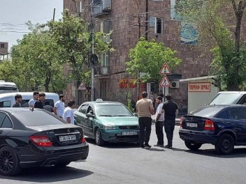 Քաղաքացիները փակել են Երևան-Էջմիածին ճանապարհ...