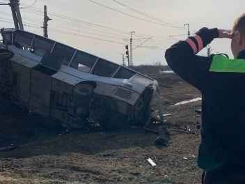 В России автобус столкнулся с поездом: Погибл...