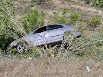 Արմավիրի մարզում «BMW»-ն բախվել է երկաթե արգելապատնեշին և 20 մետր գլորվել ձորը
