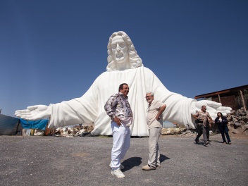 Բոլոր կամավորները Հիսուս Քրիստոսի մոնումենտալ արձան-համալիրի շինաշխատանքներին միանալու համար ստանում են անվանական հավաստագիր