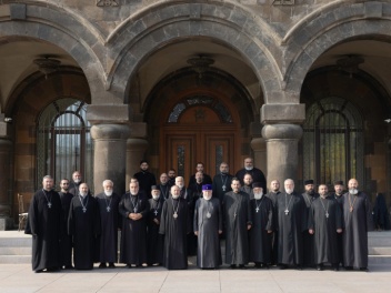 Գարեգին Բ-ն հանդիպում է ունեցել Կոտայքի թեմի հոգևոր սպասավորների հետ