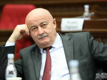 Ինչ են զրուցել ԱԱԾ մեկուսարանում Աղազարյանն ու Սրբազանները. «Իրավունք»