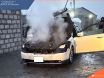 Ջրառատ գյուղի հիվանդանոցի մոտակայքում ավտոմեքենա է այրվել