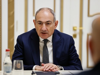 Փաշինյանն առաջարկում է՝ պետական օրհներգը հնչեցնելուց բացի, եկեղեցիներում դրվի նաև ՀՀ պետական դրոշը