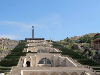 Գիտեմ՝ ախորժակը շատ մեծ է, բայց 70 մլն դոլարի շրջանակում մնանք. Ավինյանը՝ Կասկադ համալիրի վերակառուցման մասին