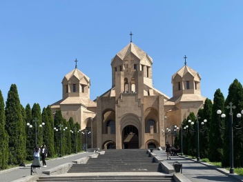 Պետական աշխատողներին հրահանգել են պարտադիր մասնակցել Փաշինյանի ուխտերթին