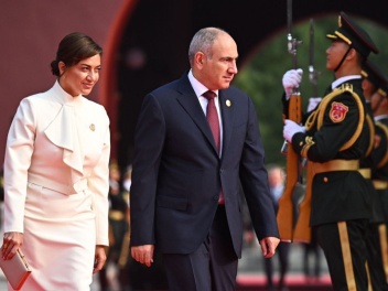 Սիրելի հայրենակիցներ, տեղեկացնում եմ, որ իմ և վարչապետ Նիկոլ Փաշինյանի քաղաքացիական ամուսնությունն ավարտվել է․ Աննա Հակոբյան