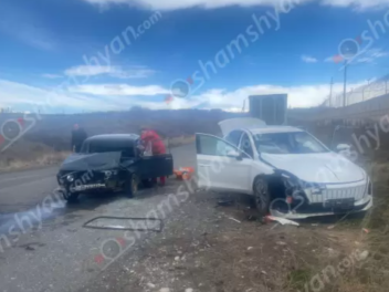 Բախվել են «Hongqi»-ն ու «ՎԱԶ 2106»-ը