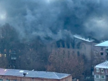 Խոշոր հրդեհ Ազատության պողոտայի շինություններից մեկում. դեպքի վայր է մեկնել 4 մարտական հաշվարկ