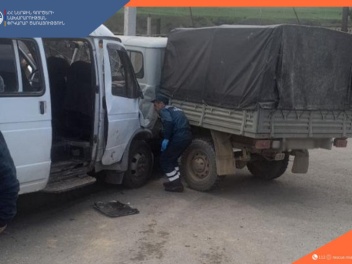 Վանաձոր-Երևան ճանապարհին բախվել են «GAZelle»-ը և «UAZ»-ը
