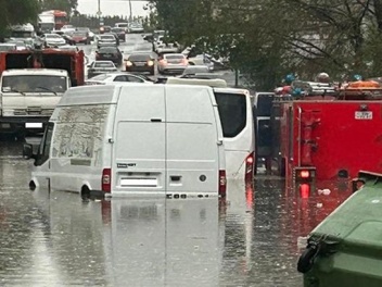 Անձրևի հետևանքը․ 26 երթուղին սպասարկող ավտոբուսն ուղևորներով մնացել էր ջրի մեջ