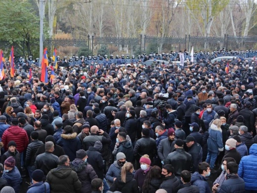 Почему не удается сменить власть