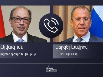 Главы МИД Армении и РФ обсудили ситуацию в Арцахе