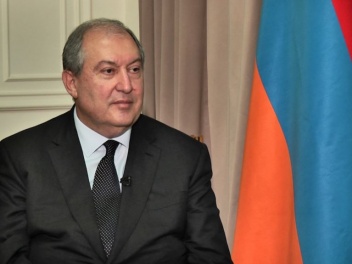 Помощник президента Армении, заболевшего коронавирусом, рассказала о состоянии его здоровья