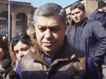 Ванецян обещает решить вопрос пленных в случае прихода к власти