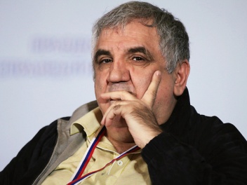 Арам Габриелянов: Услышав звук беспилотника, Никол бросился в бомбоубежище, сметая мужчин и женщин