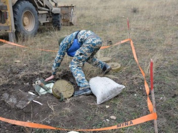 В окрестностях Степанакерта и Мартакерта обезвреживаются неразорвавшиеся боеприпасы