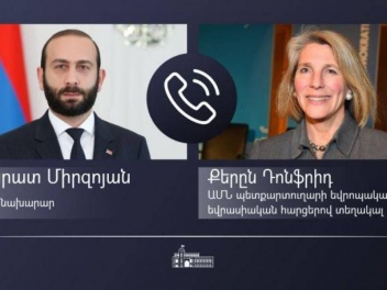 Глава МИД Армении провел телефонный разговор...