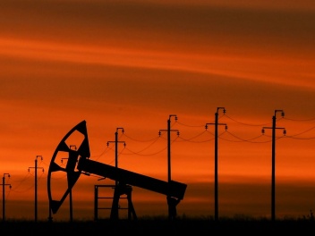 Цена нефти марки Brent впервые за три года пр...