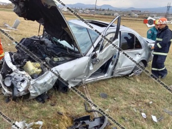 Գեղարքունիքում բախվել են Opel-ն ու Mercedes-ը, որը կողաշրջվել է և հայտնվել դաշտում, կա 3 վիրավոր․ shamshyan.com