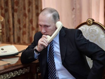 Путин и премьер Японии по телефону обсудили п...