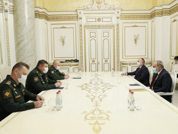 Премьер-министр Пашинян принял заместителя на...