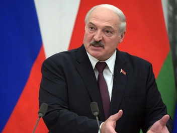 Лукашенко призвал Германию забрать нелегальны...