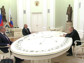 Путин, Пашинян и Алиев проведут в Сочи перего...