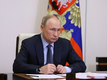 Путин привился назальной вакциной от коронави...