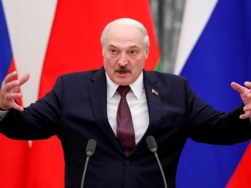 Лукашенко заявил, что вновь переболел коронав...