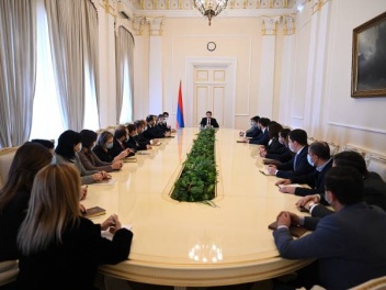 Ալեն Սիմոնյանը հանդիպել է նախագահի աշխատակազմի հետ