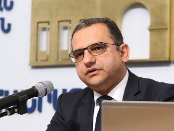 Министр коснулся прогнозируемого снижения денежных переводов из РФ и возможных проблем экспорта из Армении