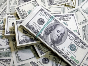 Нацбанк Казахстана прорабатывает дополнительные поставки долларов наличными от ФРС США